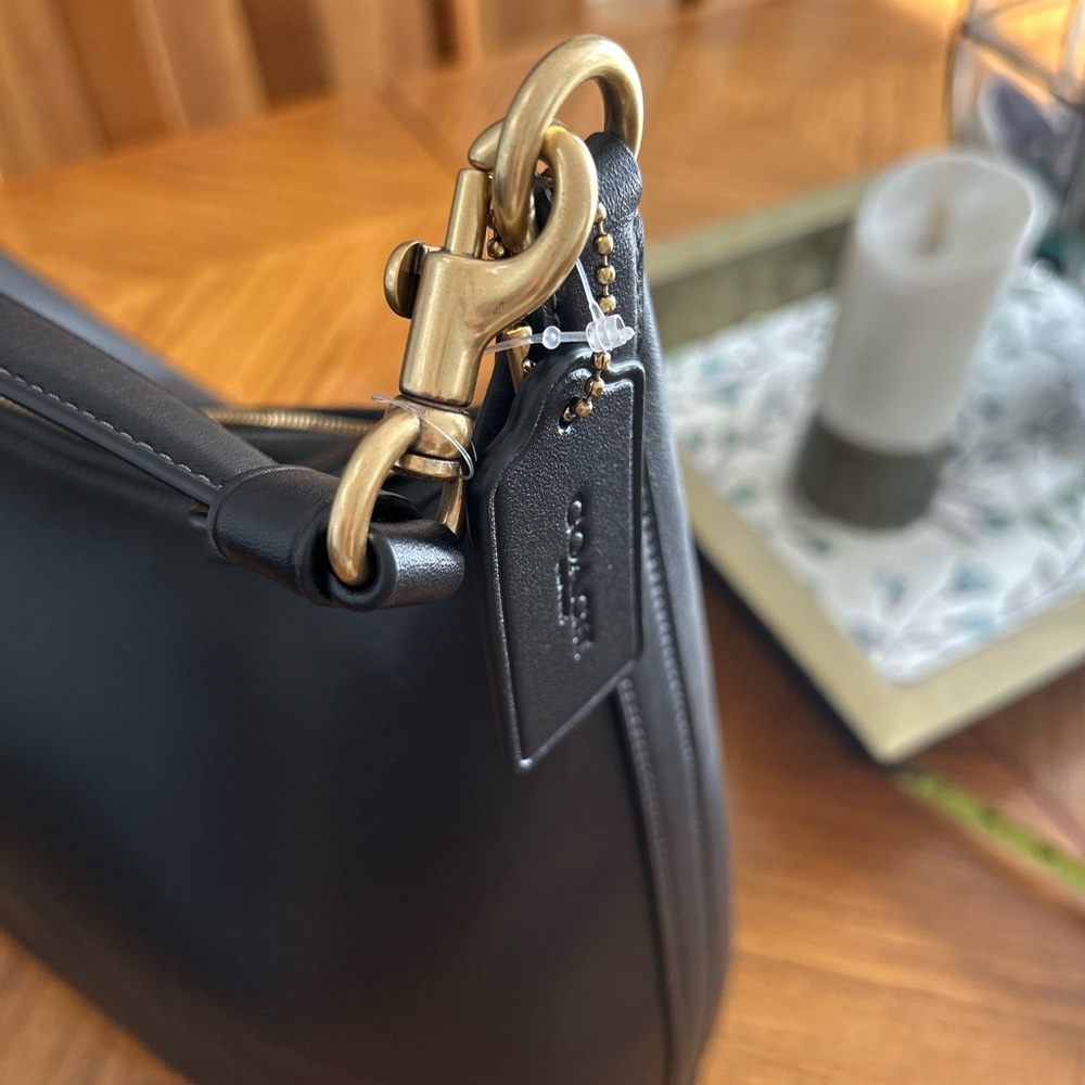New Coach Black Leather Shoulder Bag with Gold Accent and Wallet - Picture 6 of 16